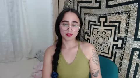 Snapshot of ninakravtz chatting on March 7, 2025, 8:33 pm N I N A online show from March 7, 2025, 8:33 pm