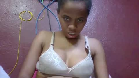 Snapshot of nirinahfy chatting on October 12, 2025, 6:18 pm nirinahfy online show from October 12, 2025, 6:18 pm