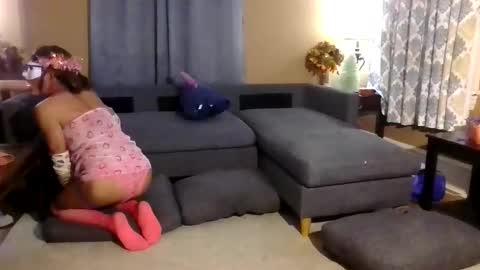 Snapshot of noclothesplease chatting on November 4, 2025, 6:12 am Rikki online show from November 4, 2025, 6:12 am