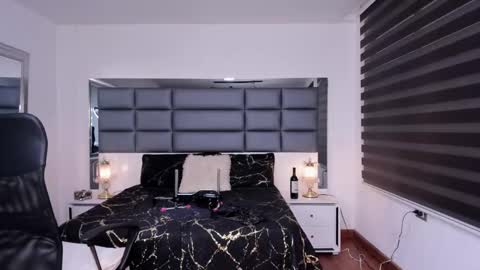 Snapshot of nohemi_louse chatting on November 11, 2025, 8:09 pm Nohemi online show from November 11, 2025, 8:09 pm