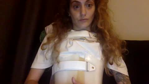 Snapshot of norablues chatting on October 12, 2025, 6:18 pm norablues online show from October 12, 2025, 6:18 pm