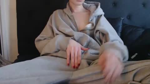 Olivia online show from September 26, 2025, 1:26 pm