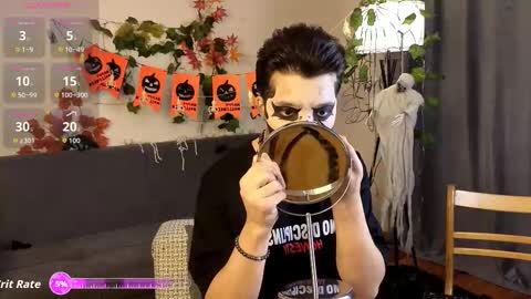 Snapshot of nudetension chatting on October 31, 2025, 9:43 am Maks online show from October 31, 2025, 9:43 am