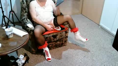 Snapshot of nyloniasau chatting on January 11, 2025, 2:36 pm Strumpfhose online show from January 11, 2025, 2:36 pm