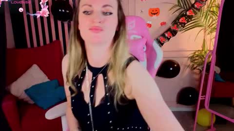 Lana online show from October 22, 2025, 9:09 am