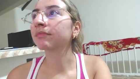 Snapshot of odette_brigh_ chatting on December 15, 2024, 10:58 pm Val online show from December 15, 2024, 10:58 pm