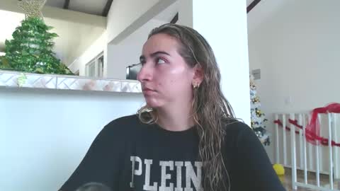 Snapshot of odette_brigh_ chatting on December 18, 2024, 5:42 pm Val online show from December 18, 2024, 5:42 pm