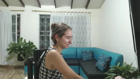 Snapshot of odette_brigh_ chatting on December 28, 2024, 12:36 am Val online show from December 28, 2024, 12:36 am