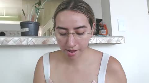 Snapshot of odette_brigh_ chatting on January 15, 2025, 7:44 pm Val online show from January 15, 2025, 7:44 pm