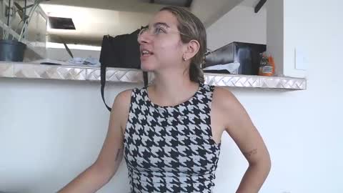 Snapshot of odette_brigh_ chatting on January 23, 2025, 3:22 pm Val online show from January 23, 2025, 3:22 pm