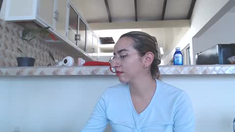 Snapshot of odette_brigh_ chatting on January 30, 2025, 7:04 pm Val online show from January 30, 2025, 7:04 pm