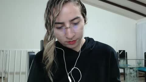 Snapshot of odette_brigh_ chatting on February 9, 2025, 2:06 am Val online show from February 9, 2025, 2:06 am