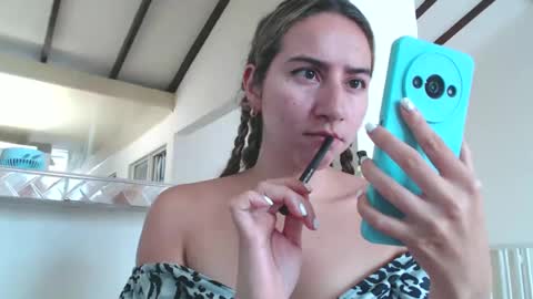 Snapshot of odette_brigh_ chatting on February 28, 2025, 4:31 pm Val online show from February 28, 2025, 4:31 pm