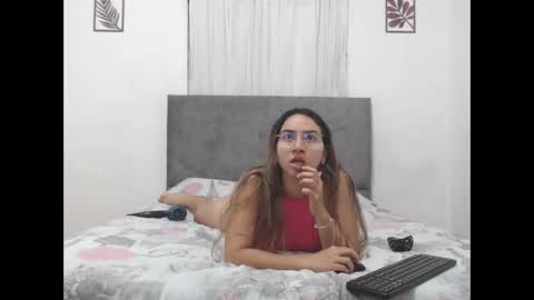 Snapshot of odette_brigh_ chatting on September 24, 2025, 7:50 pm Val online show from September 24, 2025, 7:50 pm