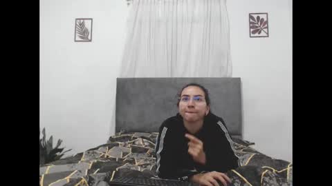 Snapshot of odette_brigh_ chatting on October 4, 2025, 1:36 am Val online show from October 4, 2025, 1:36 am