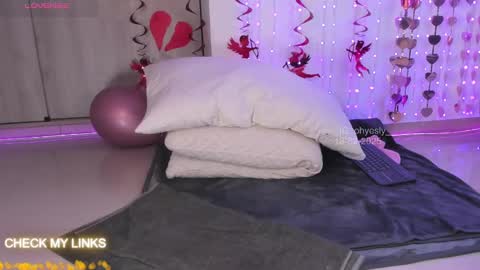 Snapshot of ohyesly_ chatting on February 18, 2025, 7:52 pm ohyesly_ online show from February 18, 2025, 7:52 pm