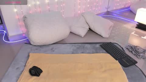 Snapshot of ohyesly_ chatting on September 22, 2025, 11:01 am ohyesly_ online show from September 22, 2025, 11:01 am