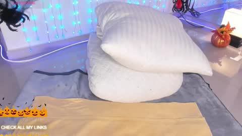 Snapshot of ohyesly_ chatting on October 7, 2025, 11:02 pm ohyesly_ online show from October 7, 2025, 11:02 pm