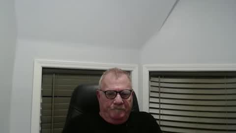 Snapshot of oldguybigd chatting on October 4, 2025, 6:33 am oldguybigd online show from October 4, 2025, 6:33 am