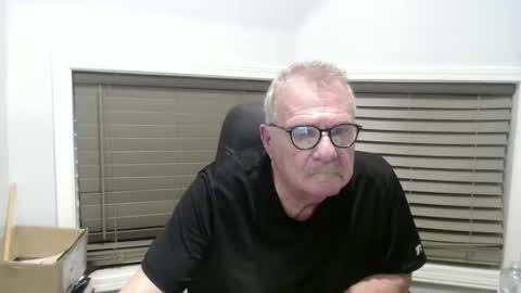 Snapshot of oldguybigd chatting on October 12, 2025, 3:27 am oldguybigd online show from October 12, 2025, 3:27 am