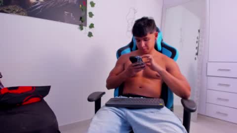 Snapshot of oliver_bray chatting on December 6, 2024, 1:07 am Oliver bray online show from December 6, 2024, 1:07 am