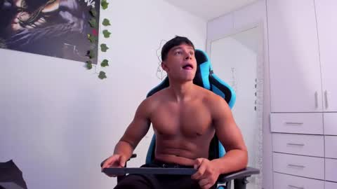 Snapshot of oliver_bray chatting on December 11, 2024, 1:05 am Oliver bray online show from December 11, 2024, 1:05 am