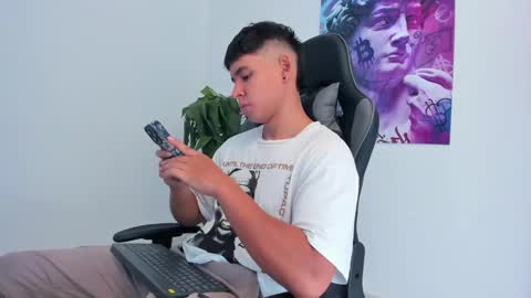 Snapshot of oliver_bray chatting on January 10, 2025, 7:11 pm Oliver bray online show from January 10, 2025, 7:11 pm