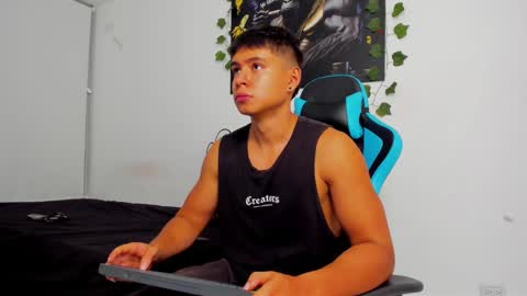 Snapshot of oliver_bray chatting on January 29, 2025, 1:05 am Oliver bray online show from January 29, 2025, 1:05 am