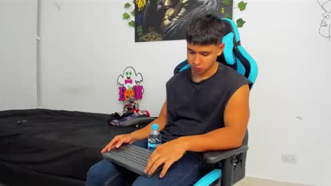 Snapshot of oliver_bray chatting on February 1, 2025, 1:55 am Oliver bray online show from February 1, 2025, 1:55 am