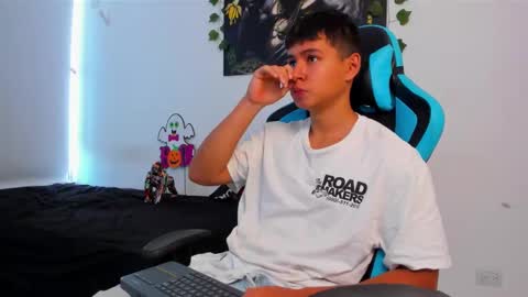 Snapshot of oliver_bray chatting on February 15, 2025, 4:12 pm Oliver bray online show from February 15, 2025, 4:12 pm