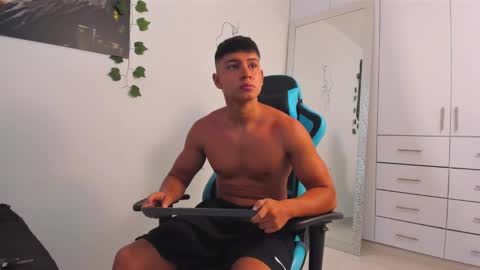 Snapshot of oliver_bray chatting on February 18, 2025, 6:58 pm Oliver bray online show from February 18, 2025, 6:58 pm