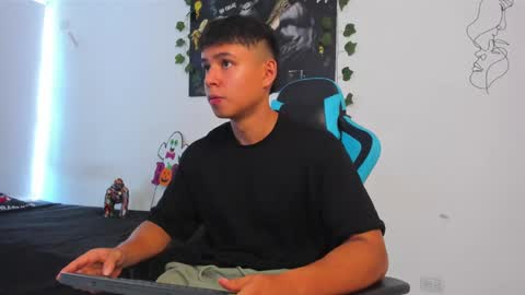 Snapshot of oliver_bray chatting on February 23, 2025, 5:50 pm Oliver bray online show from February 23, 2025, 5:50 pm