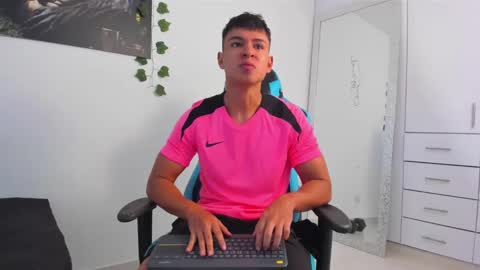 Snapshot of oliver_bray chatting on February 24, 2025, 3:53 pm Oliver bray online show from February 24, 2025, 3:53 pm