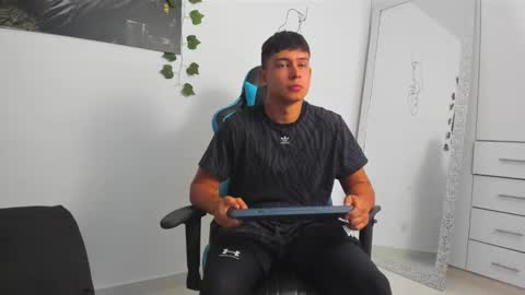 Snapshot of oliver_bray chatting on February 28, 2025, 11:56 pm Oliver bray online show from February 28, 2025, 11:56 pm