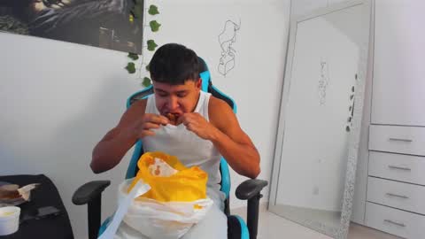 Snapshot of oliver_bray chatting on March 2, 2025, 7:45 pm Oliver bray online show from March 2, 2025, 7:45 pm