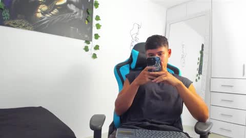 Snapshot of oliver_bray chatting on March 3, 2025, 9:05 pm Oliver bray online show from March 3, 2025, 9:05 pm