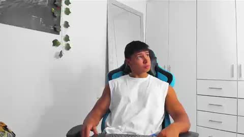 Snapshot of oliver_bray chatting on September 11, 2025, 1:39 am Oliver bray online show from September 11, 2025, 1:39 am