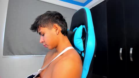 Snapshot of oliver_bray chatting on October 8, 2025, 5:21 pm Oliver bray online show from October 8, 2025, 5:21 pm