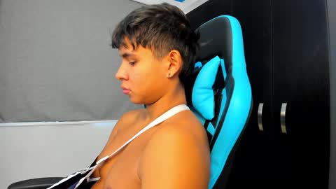 Snapshot of oliver_bray chatting on October 9, 2025, 5:55 pm Oliver bray online show from October 9, 2025, 5:55 pm