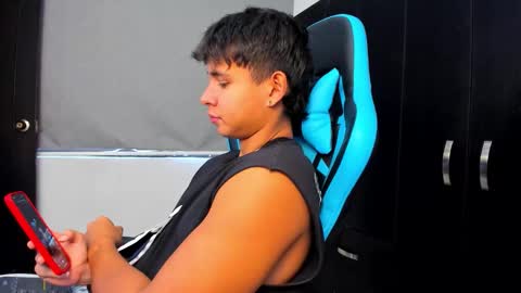 Snapshot of oliver_bray chatting on October 15, 2025, 6:19 pm Oliver bray online show from October 15, 2025, 6:19 pm