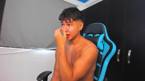 Snapshot of oliver_bray chatting on October 22, 2025, 5:02 pm Oliver bray online show from October 22, 2025, 5:02 pm