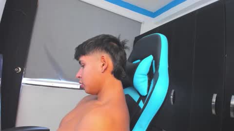 Snapshot of oliver_bray chatting on October 29, 2025, 6:20 pm Oliver bray online show from October 29, 2025, 6:20 pm