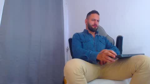 Snapshot of oliverdrew1 chatting on December 4, 2024, 9:57 pm oliver online show from December 4, 2024, 9:57 pm