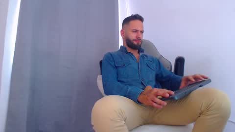 Snapshot of oliverdrew1 chatting on December 13, 2024, 7:21 pm oliver online show from December 13, 2024, 7:21 pm