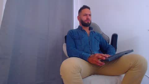 Snapshot of oliverdrew1 chatting on December 16, 2024, 5:33 pm oliver online show from December 16, 2024, 5:33 pm