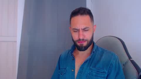 Snapshot of oliverdrew1 chatting on December 18, 2024, 10:46 pm oliver online show from December 18, 2024, 10:46 pm