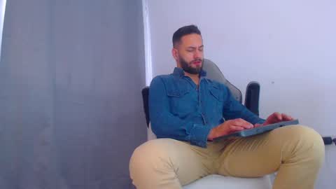 Snapshot of oliverdrew1 chatting on December 23, 2024, 9:18 pm oliver online show from December 23, 2024, 9:18 pm