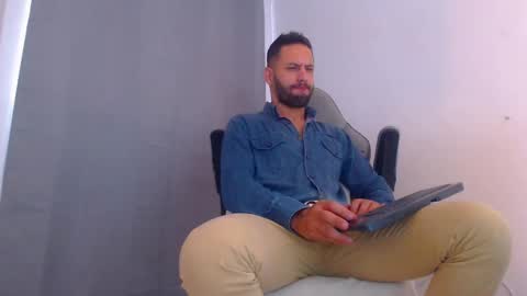 Snapshot of oliverdrew1 chatting on December 27, 2024, 9:11 pm oliver online show from December 27, 2024, 9:11 pm