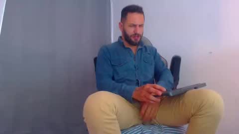 Snapshot of oliverdrew1 chatting on December 30, 2024, 6:05 pm oliver online show from December 30, 2024, 6:05 pm