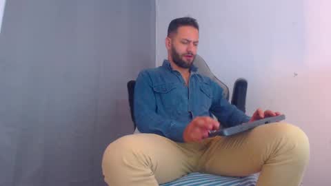 Snapshot of oliverdrew1 chatting on December 30, 2024, 10:55 pm oliver online show from December 30, 2024, 10:55 pm